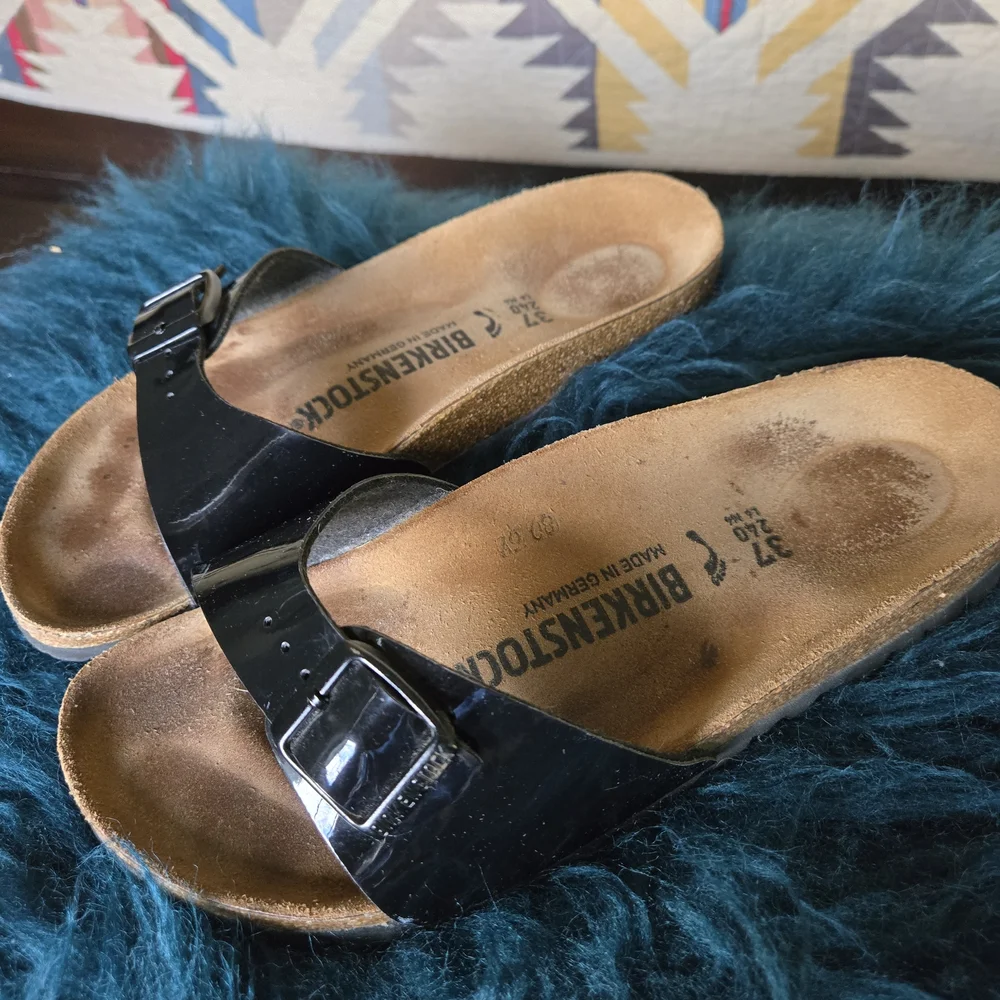 Birkenstock Black Shiney Sandals EU Size 37 US Size 6.5 Women's - Picture 2 of 4